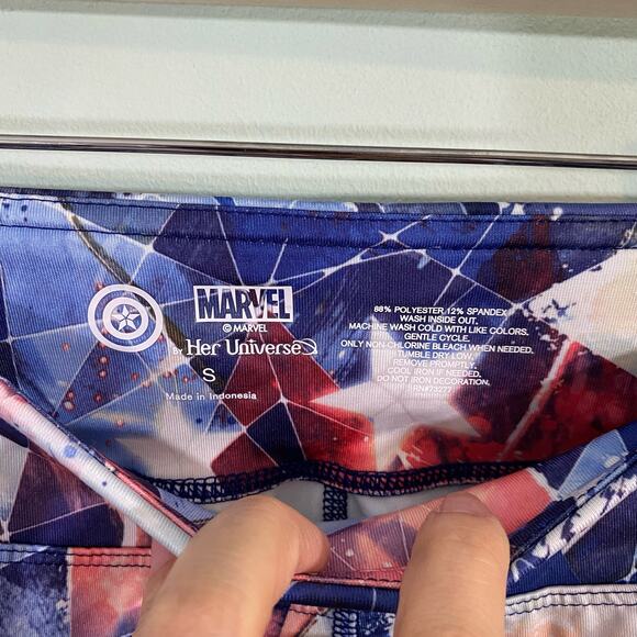 Marvel By HER Universe Captain America Cropped Athletic Leggings Size S - Picture 5 of 7